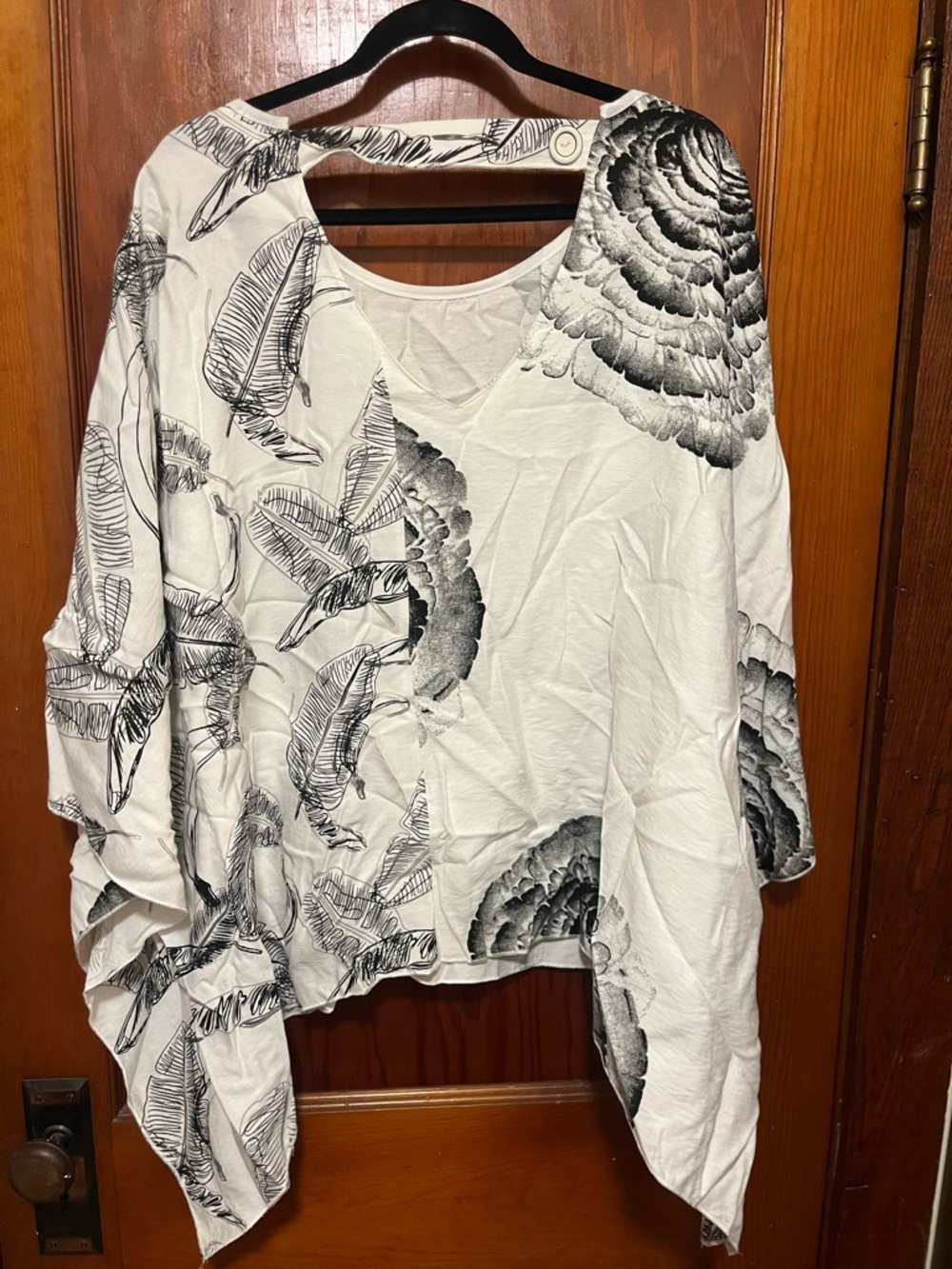 Coco + Carmen White Tunic with Black Floral Print - Picture 2 of 3
